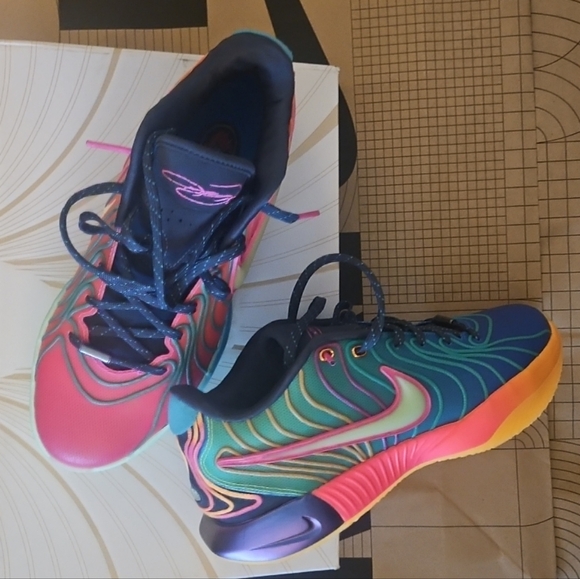 Lebron XXI Mens size 10 Multi Color - Picture 3 of 6